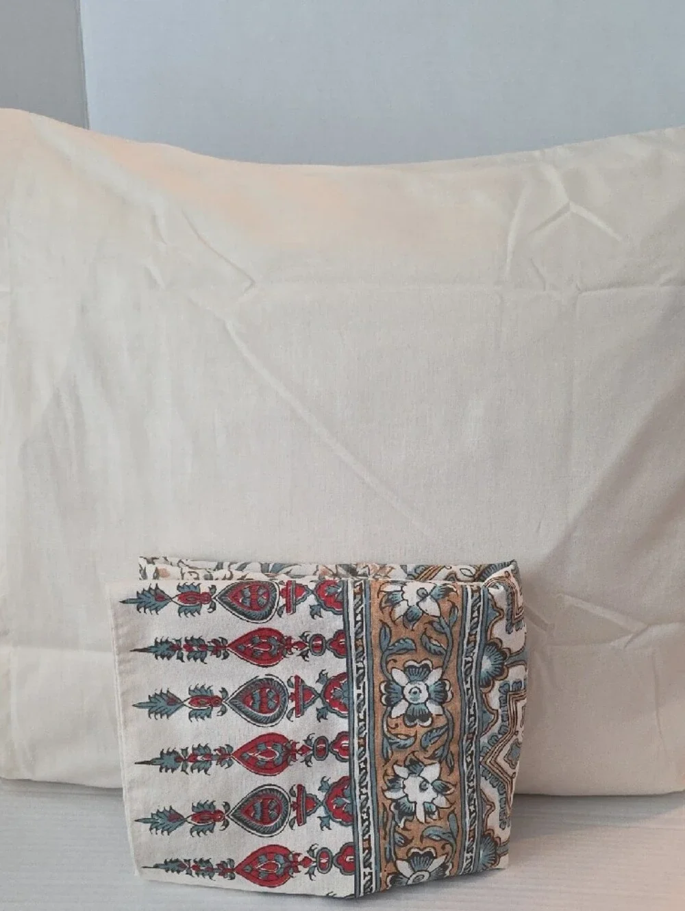 Pottery Barn Teal, Cream Medallion Paisley Full/Queen Duvet Cover Standard Shams
